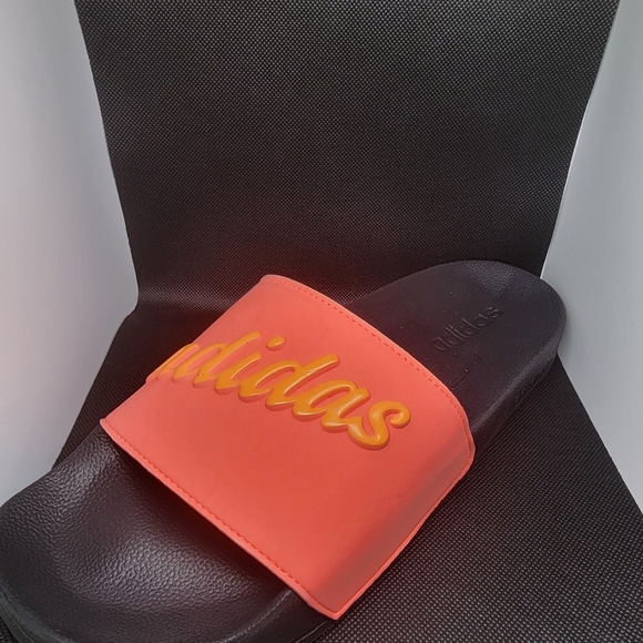 Adidas Adilette slides - Picture 2 of 3